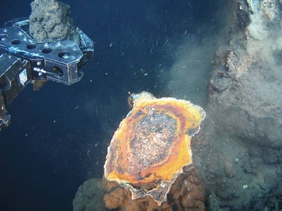 Japón descubre oro invisible en una caldera volcánica submarina