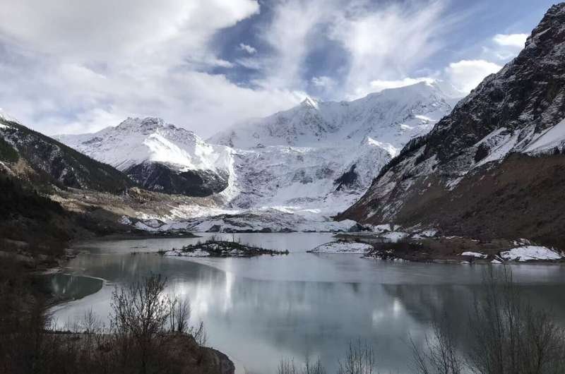 El calentamiento acelera la pérdida de hielo en los lagos