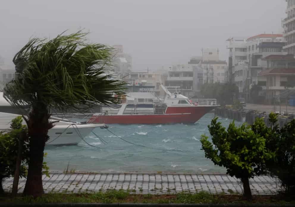 El tifón Bavi golpea el sur de Japón y pone en alerta a Taiwán y China
