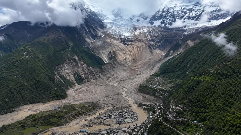 El colapso glaciar de Nepal alteró valles y ríos del Himalaya