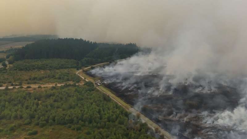 Bélgica combate su mayor incendio moderno junto a Alemania