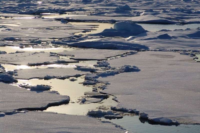 Las colisiones entre placas de hielo explican su deriva en el Ártico