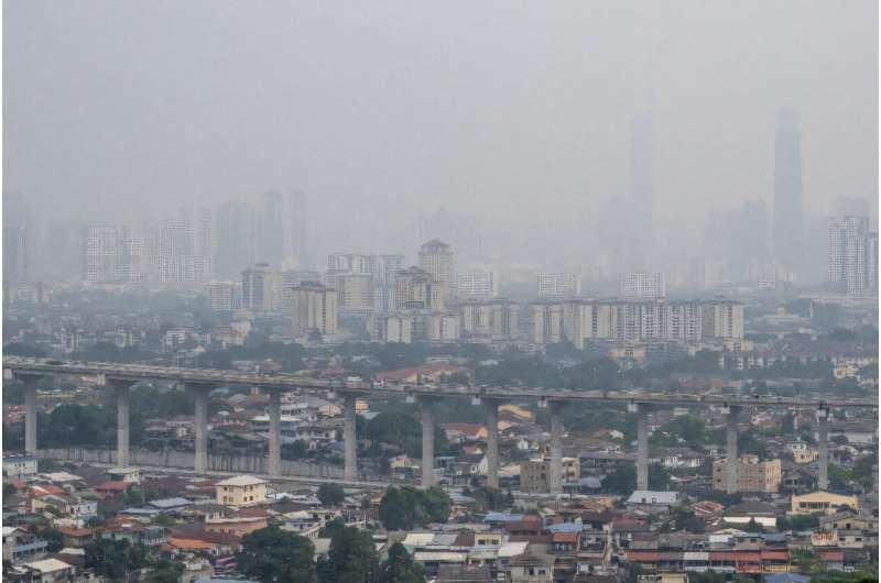 Malasia siembra nubes ante el humo peligroso en Sarawak