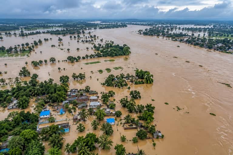 El río Gandak alcanza niveles récord tras lluvias torrenciales